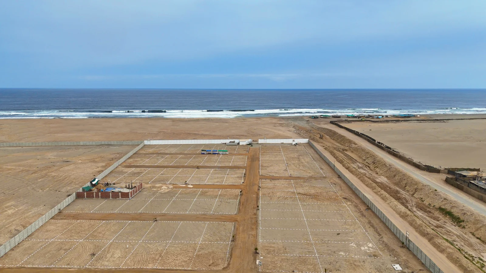 Vista aérea de los lotes delimitados de Sol y Mar de Chilca